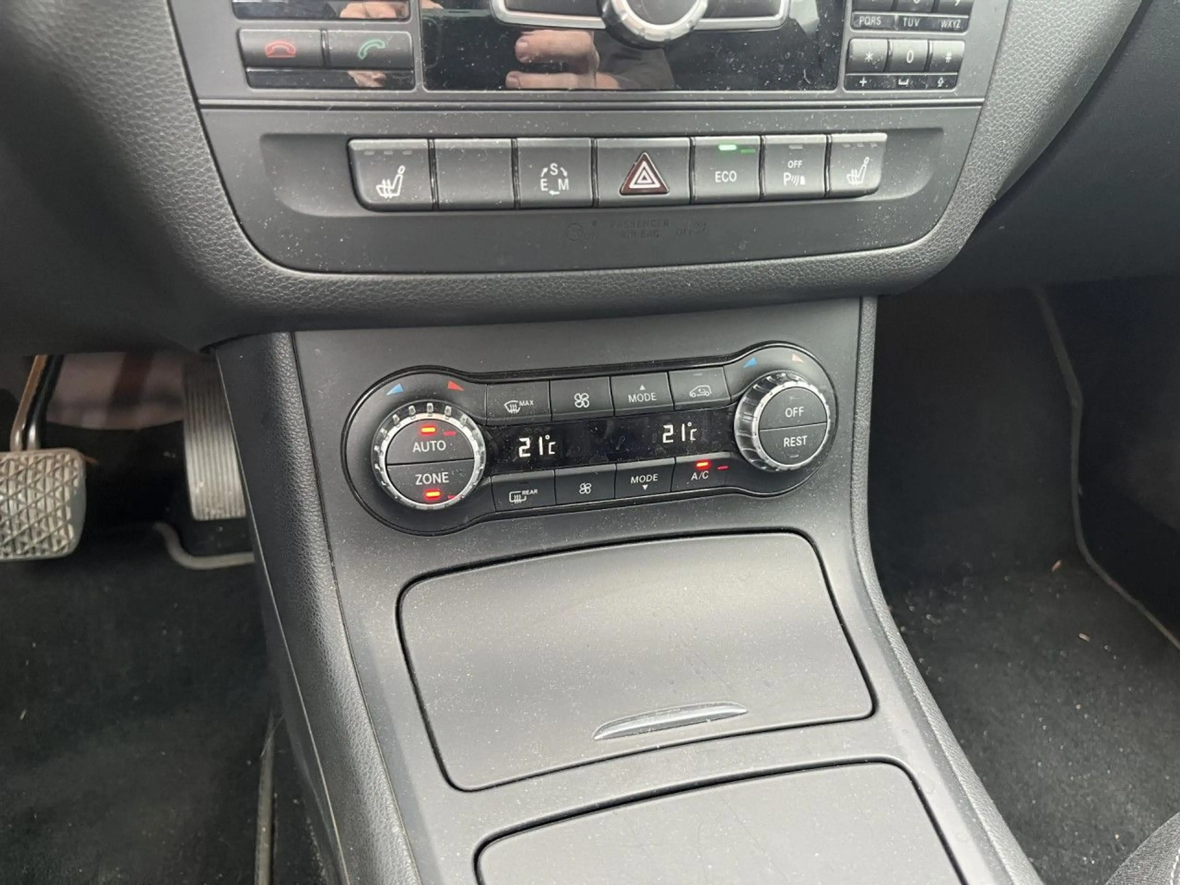 Mercedes-Benz B 200 7G-DCT AHK App Sitzheizung Xenon PDC — photo 8