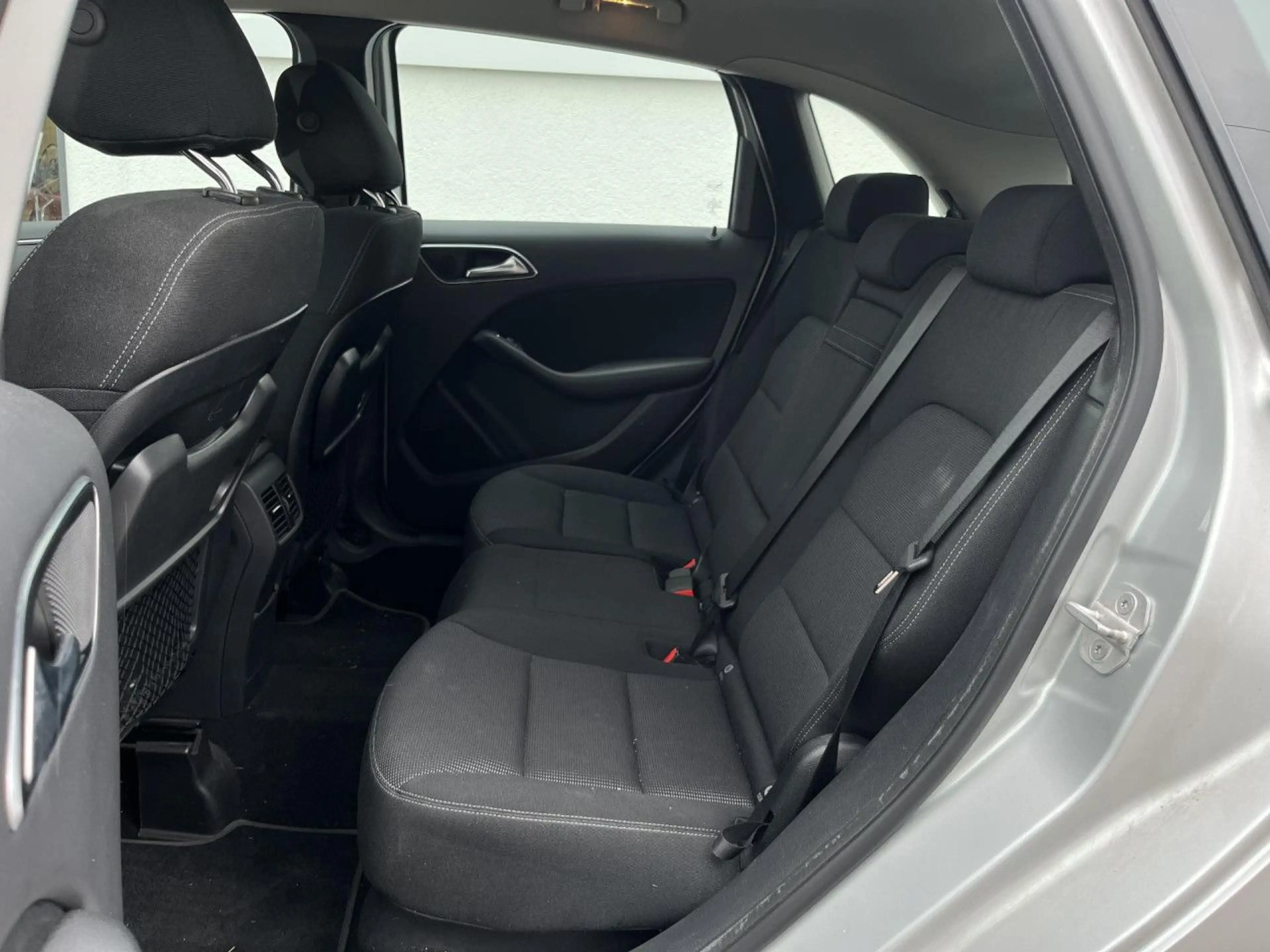 Mercedes-Benz B 200 7G-DCT AHK App Sitzheizung Xenon PDC — photo 13