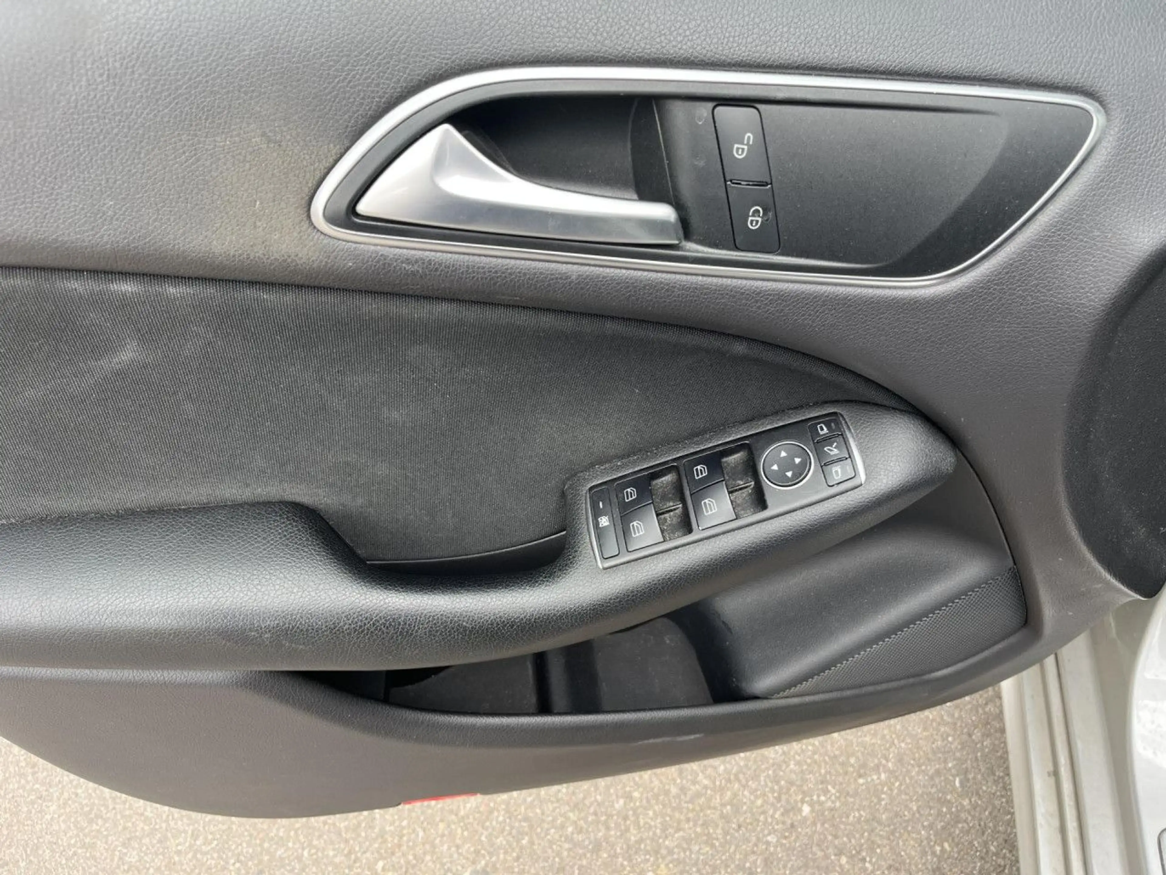 Mercedes-Benz B 200 7G-DCT AHK App Sitzheizung Xenon PDC — photo 11