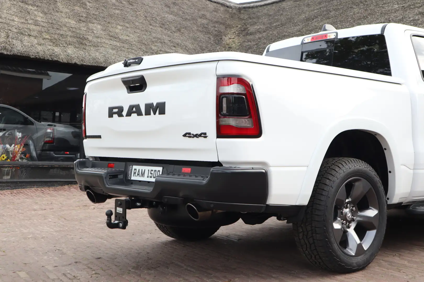 Dodge RAM 1500 5.7 BUILT TO SERVE | AUTUMN SALE | ALL-IN PRI Blanco - 2