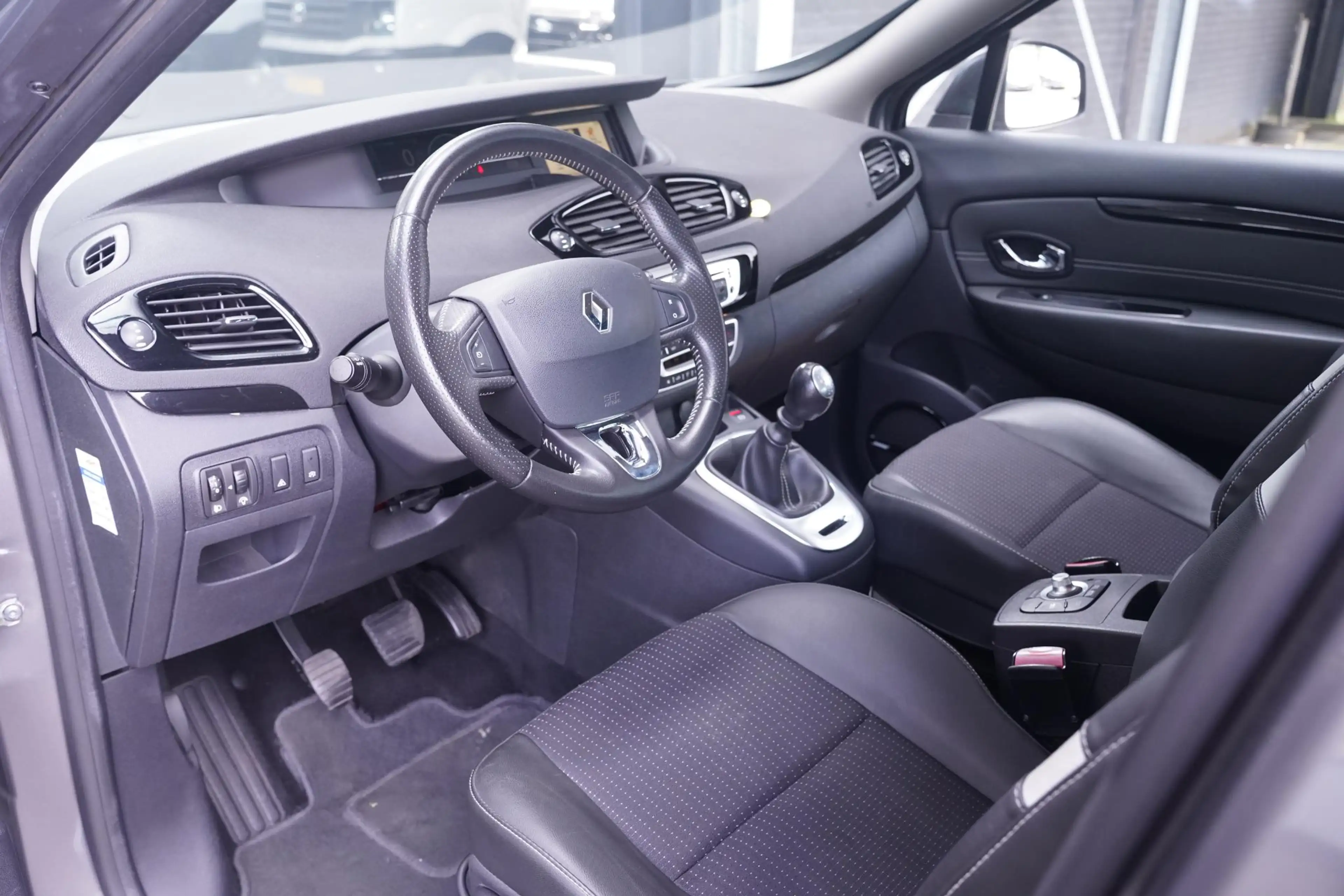 Renault Grand Scenic 1.2 TCe Bose 2e eigen. Navigatie pano-dak 17"-lmv — photo 36