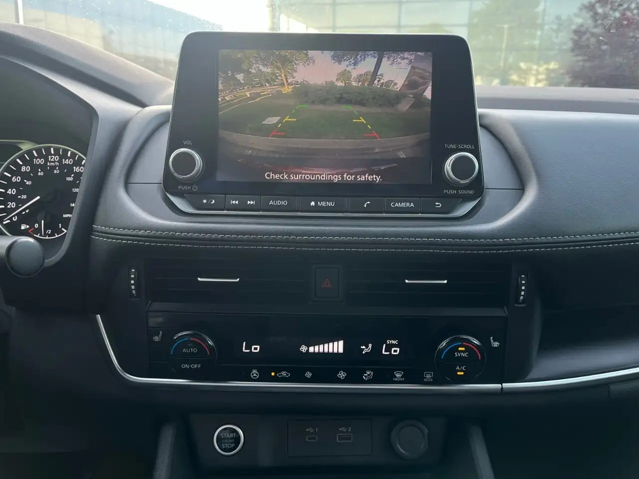 Nissan Rogue снимка Nissan Rogue