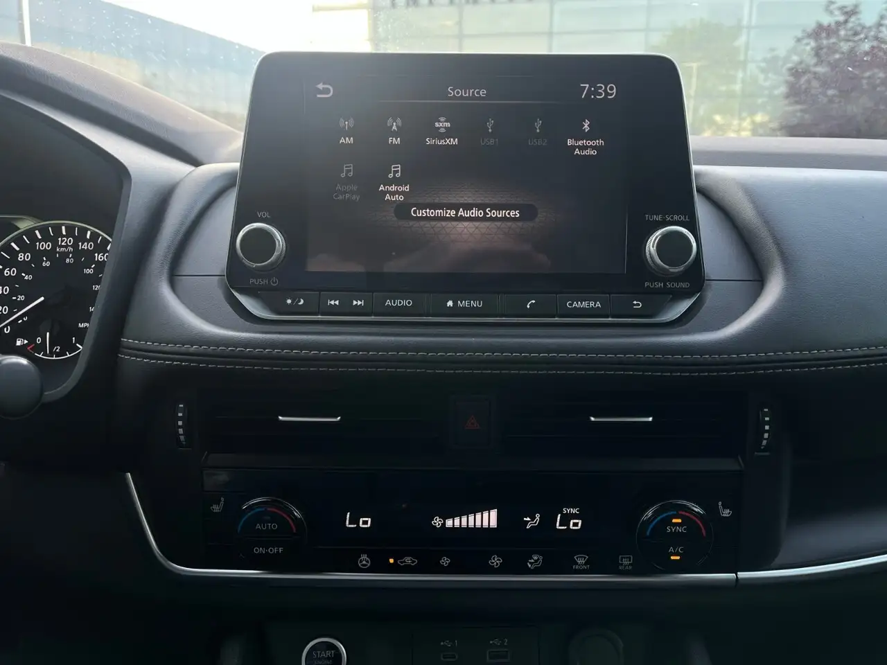 Nissan Rogue снимка Nissan Rogue