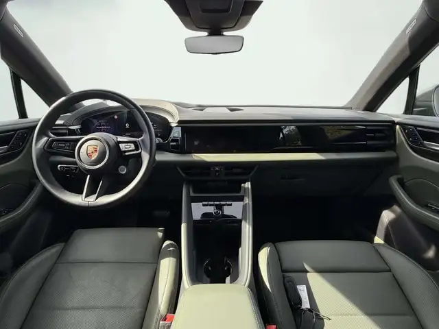 Porsche Macan view 6