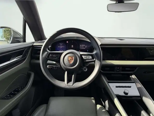 Porsche Macan view 7