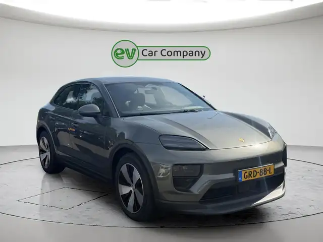 Porsche Macan view 2