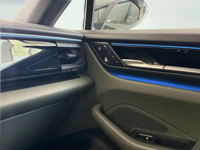 Porsche Macan view 18