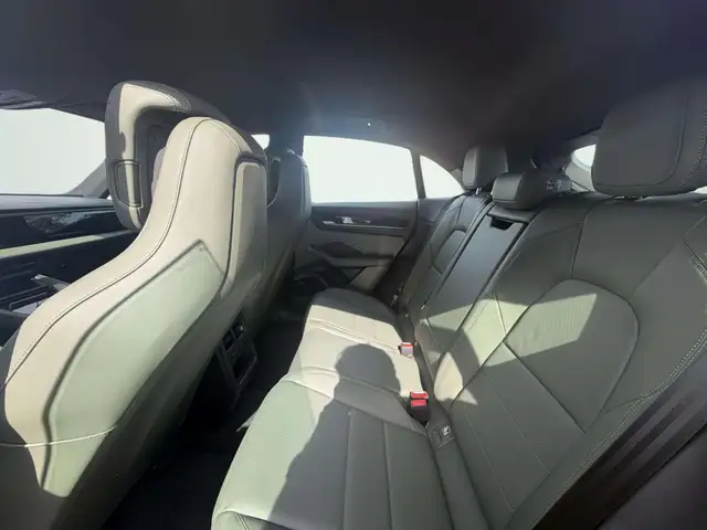 Porsche Macan view 12