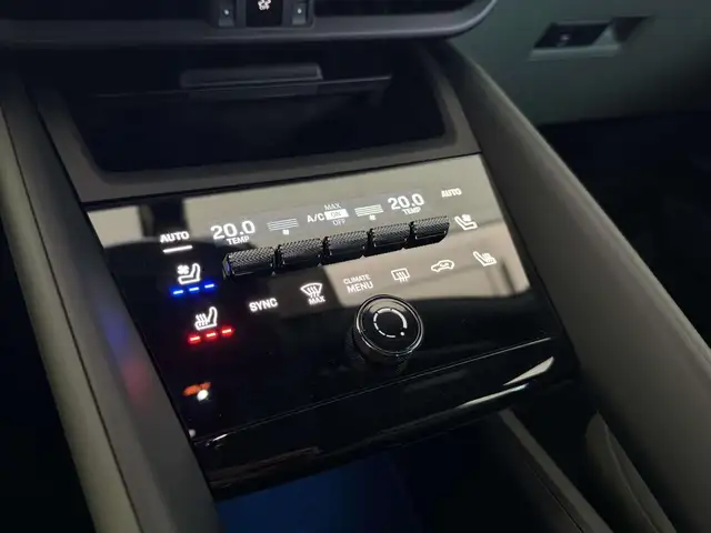 Porsche Macan view 19