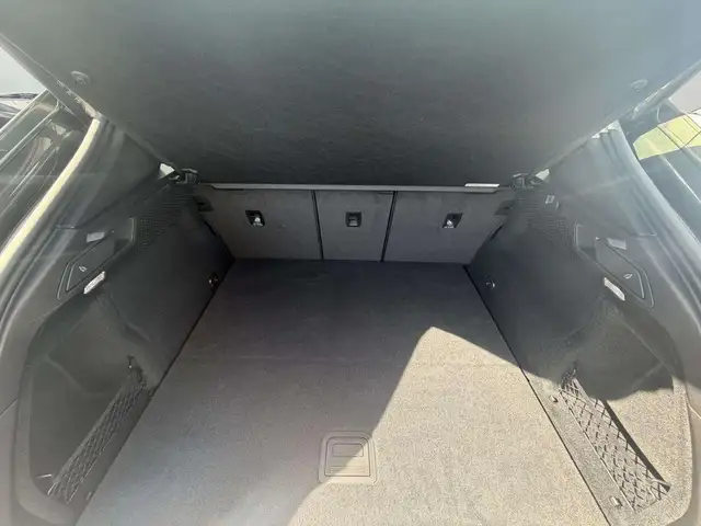 Porsche Macan view 23