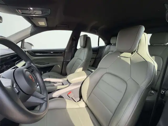 Porsche Macan view 11