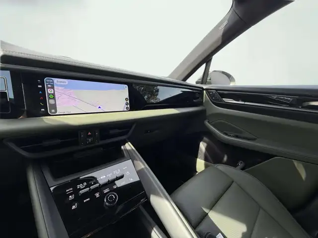 Porsche Macan view 13