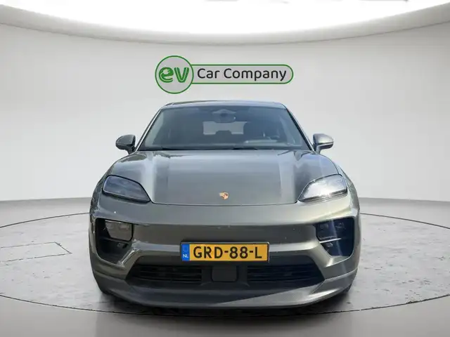 Porsche Macan view 9