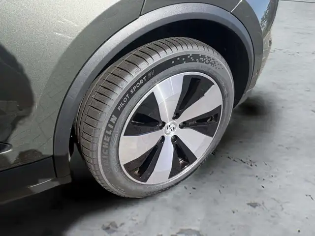 Porsche Macan view 24