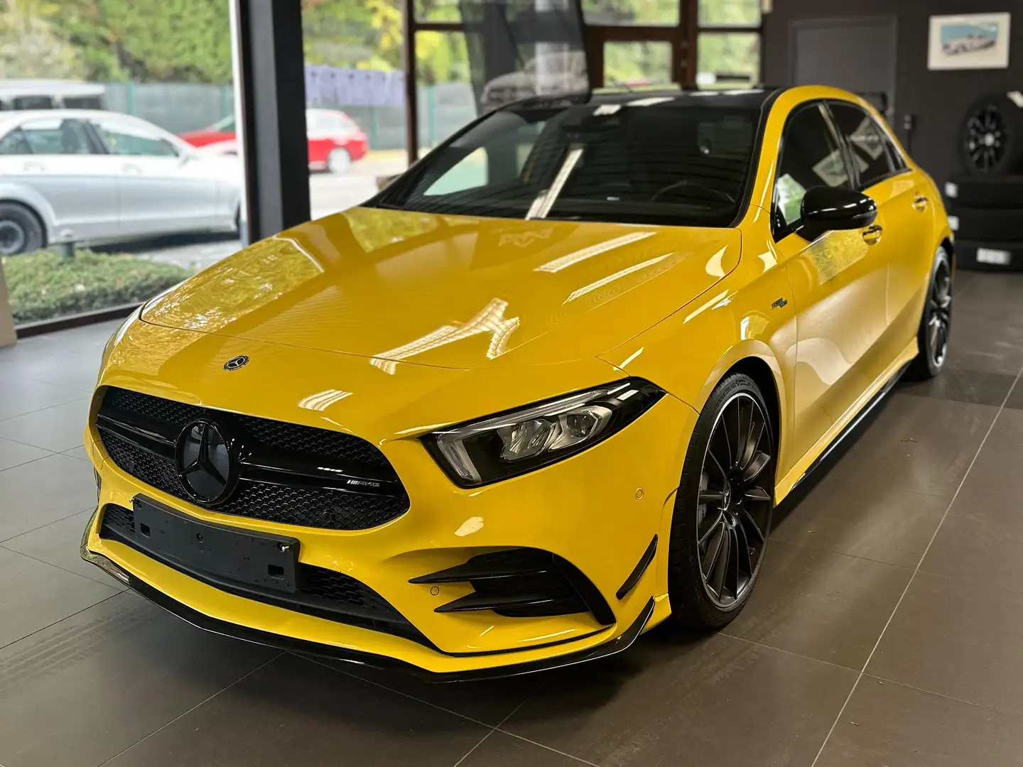 Mercedes-Benz A 35 AMG A 35 AMG 4-Matic Geel - 2