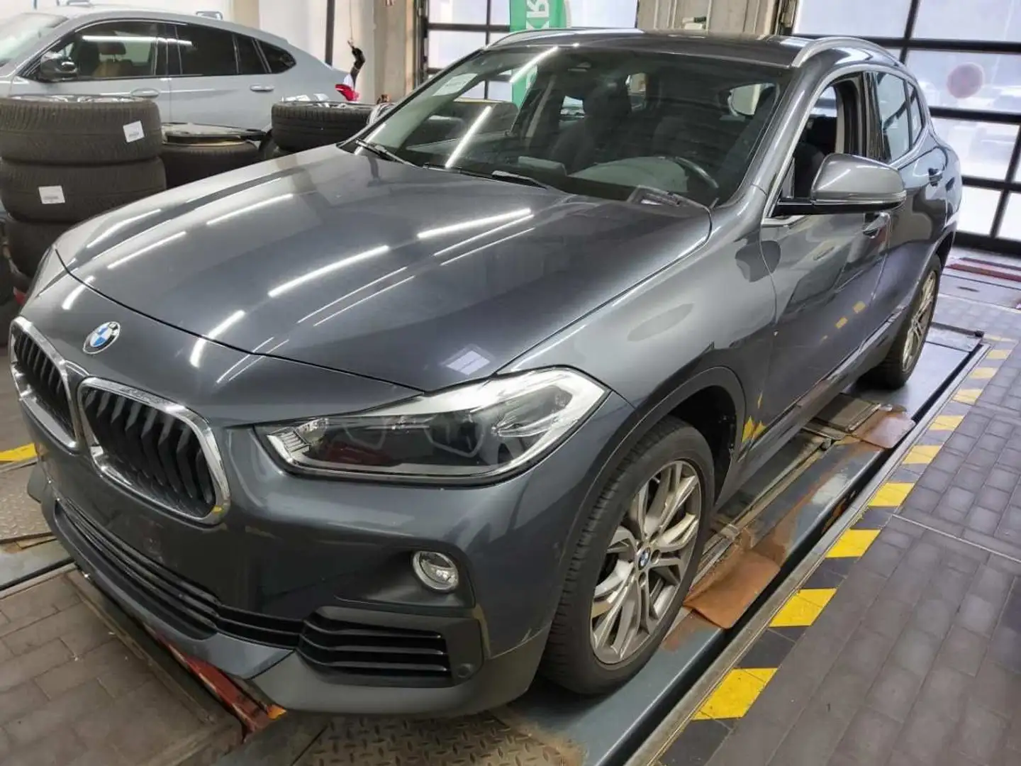 BMW X2 Baureihe X2 sDrive 18 i Advantage Grau - 1
