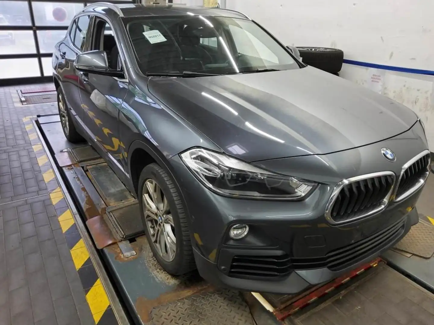 BMW X2 Baureihe X2 sDrive 18 i Advantage Grau - 2