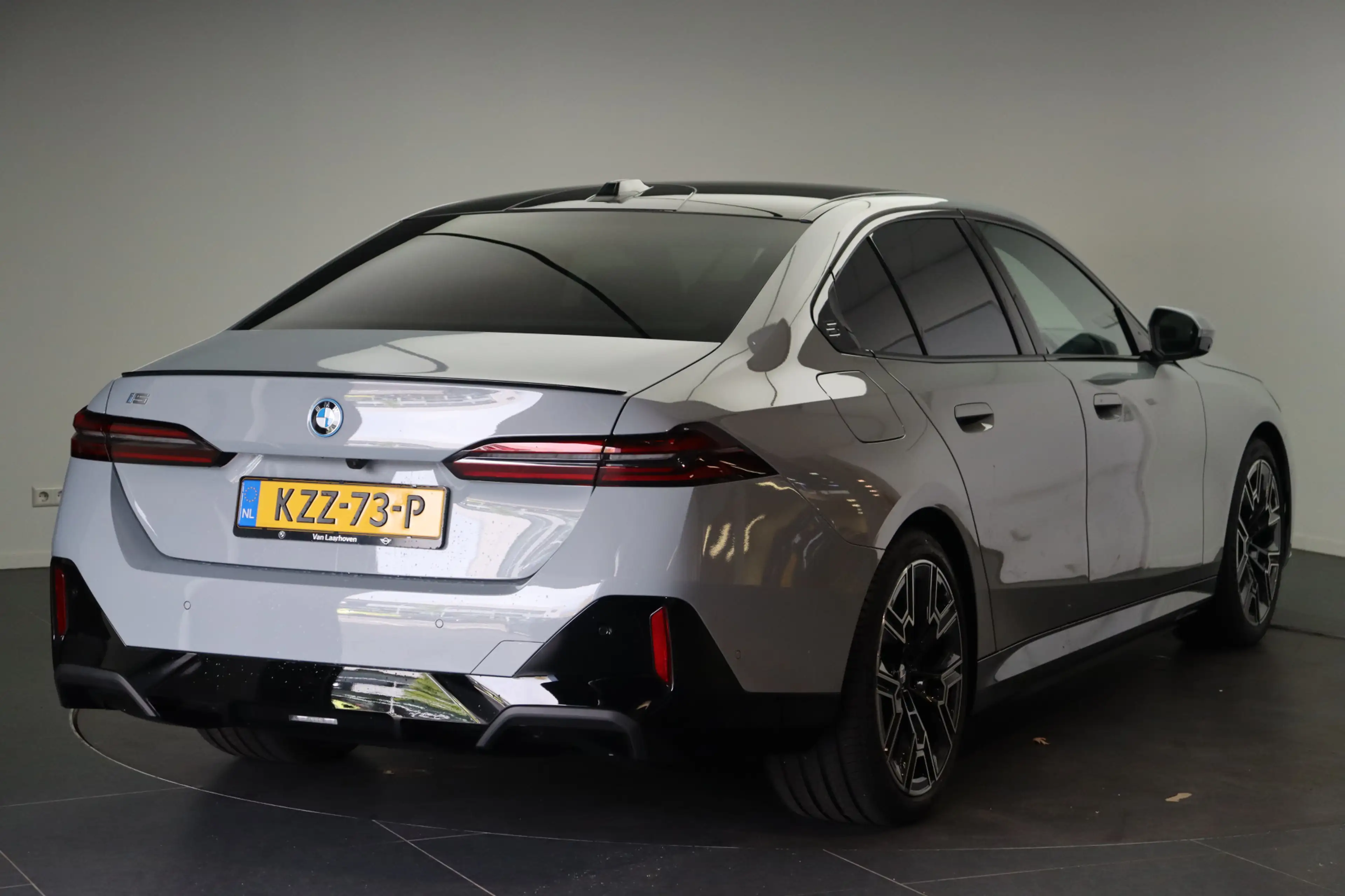 BMW i5 eDrive40 M Sport / Panoramadak / Parking Assistant — photo 3