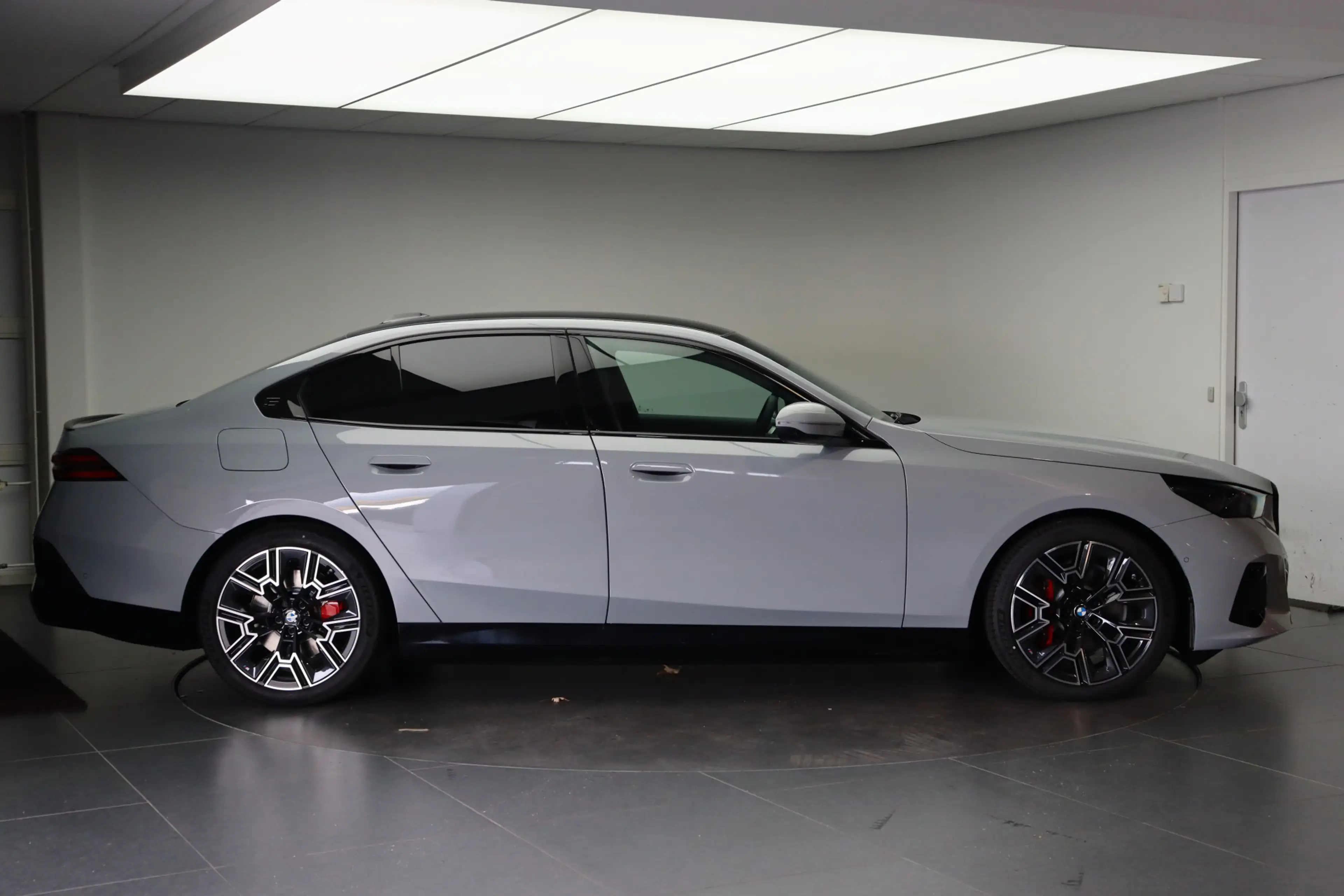 BMW i5 eDrive40 M Sport / Panoramadak / Parking Assistant — photo 4