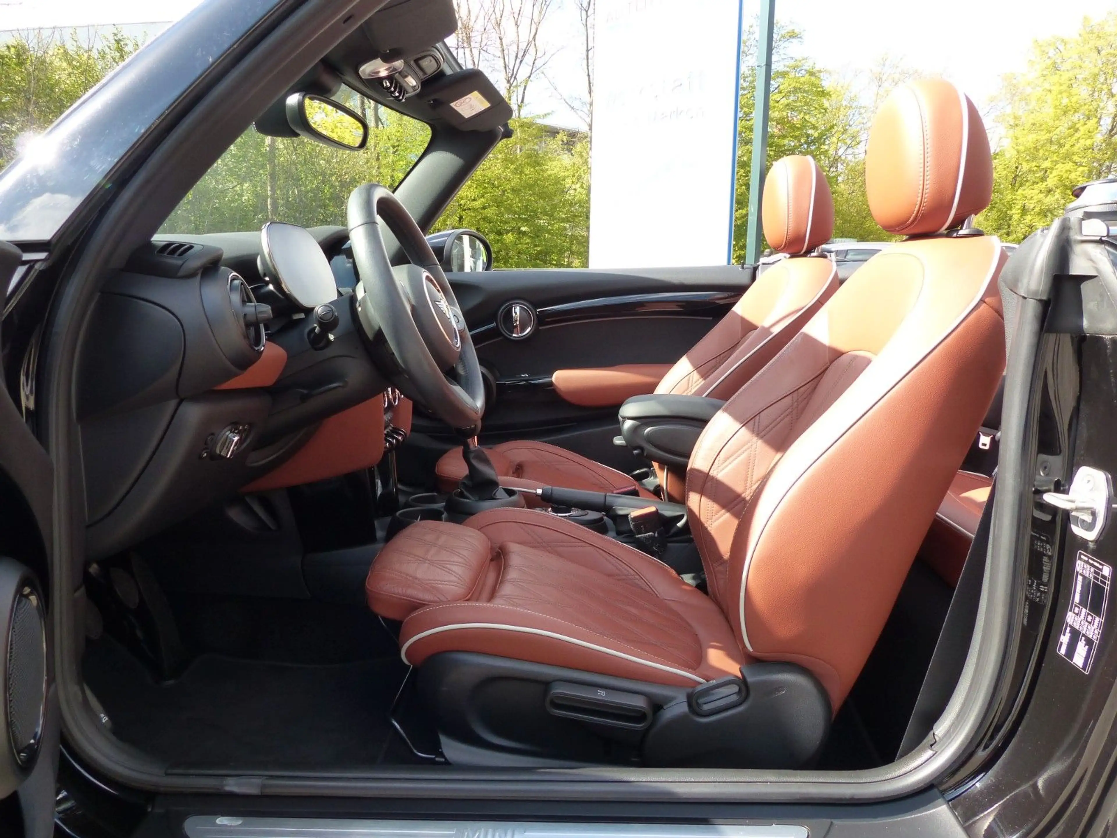 MINI One Cabrio Classic Trim, Leder Chester, Navi uvm — photo 11