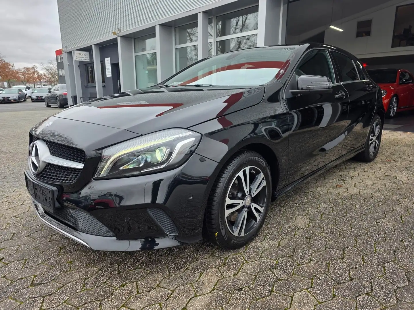 Mercedes-Benz A 180 A A 180 BlueEfficiency Zwart - 1