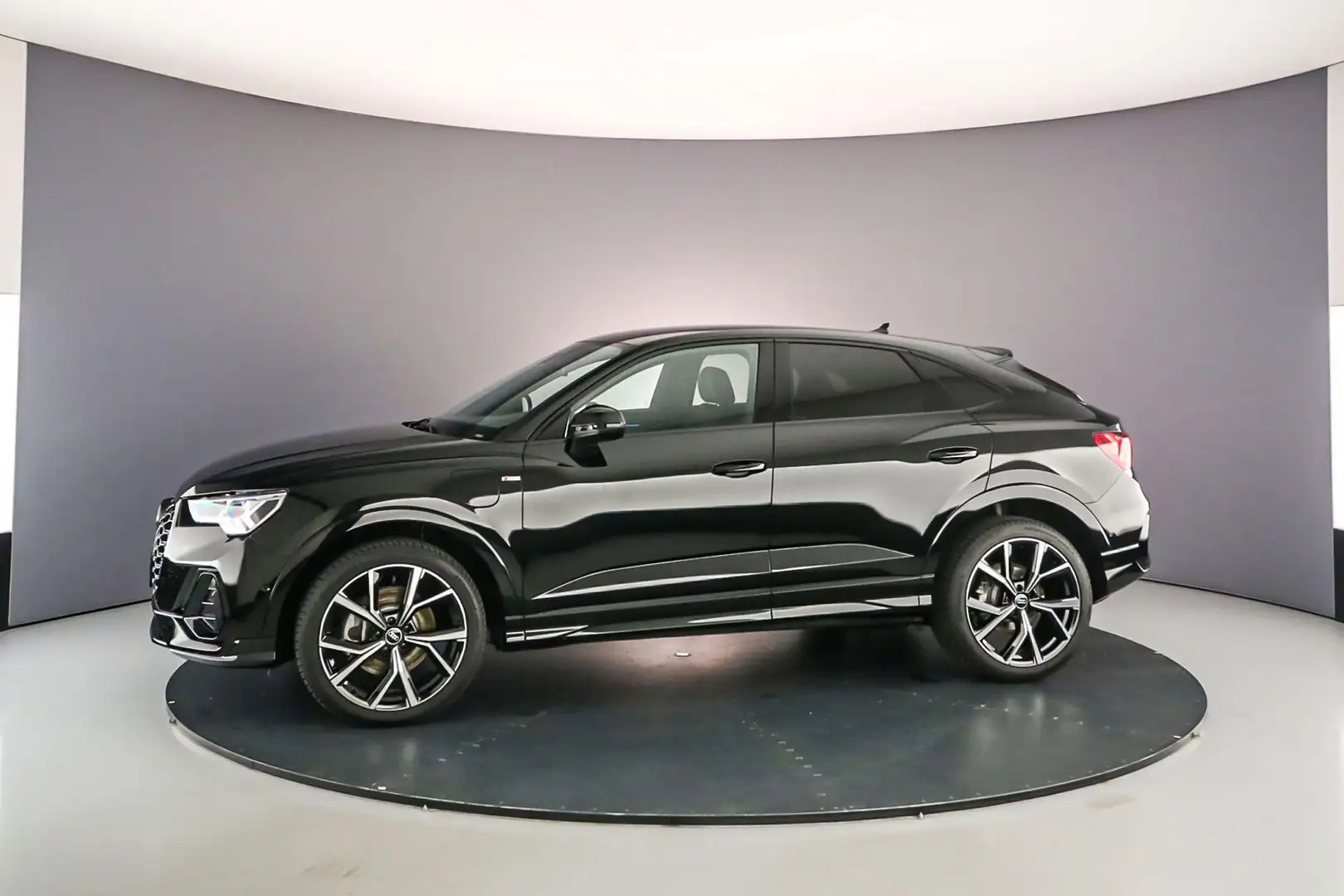 Audi Q3 Sportback S Edition 45 TFSI e 245pk | Adaptive cru Zwart - 2