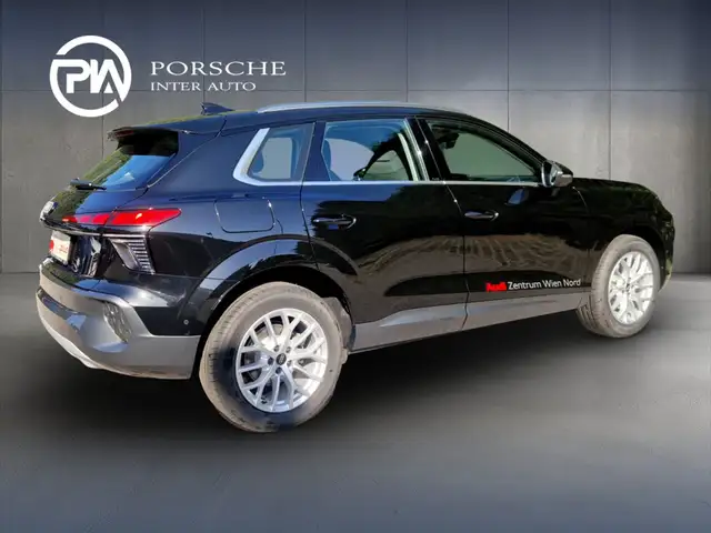 Audi Q3 view 4