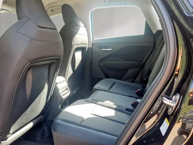Audi Q3 view 11
