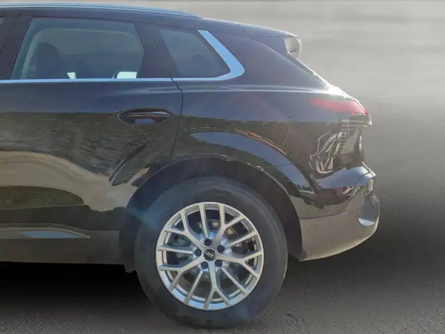 Audi Q3 view 6
