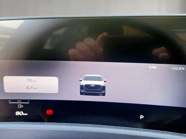 Audi Q3 view 9