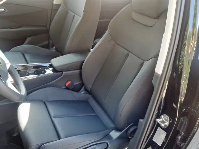 Audi Q3 view 8