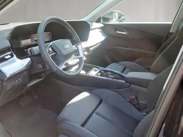 Audi Q3 view 7