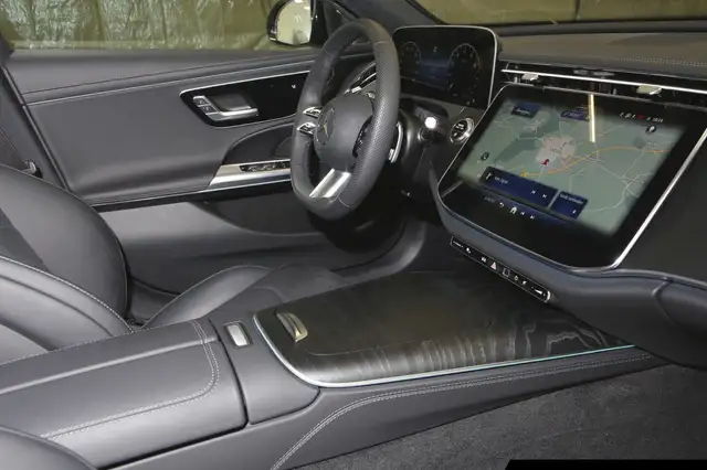 Mercedes-Benz E-Class view 8