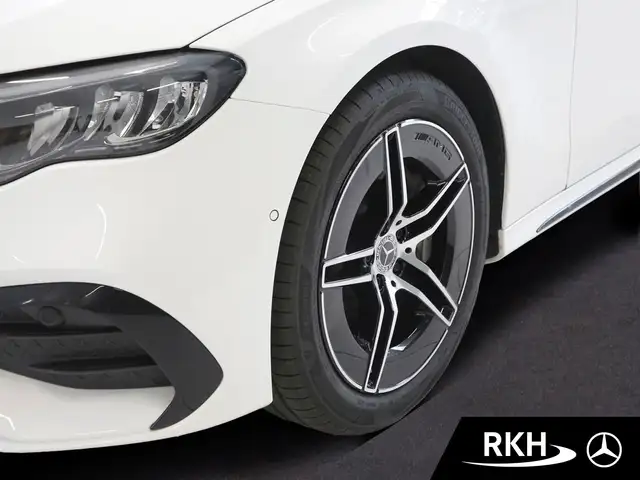 Mercedes-Benz E-Class view 5