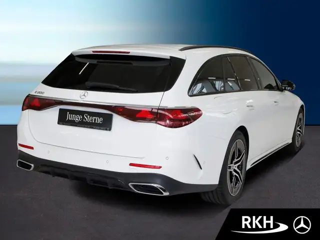 Mercedes-Benz E-Class view 3