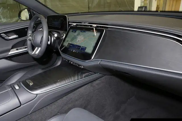 Mercedes-Benz E-Class view 7