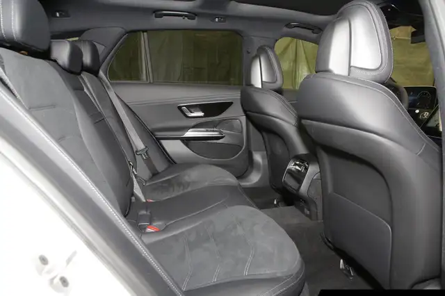 Mercedes-Benz E-Class view 9