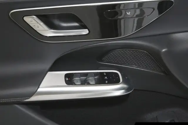 Mercedes-Benz E-Class view 14