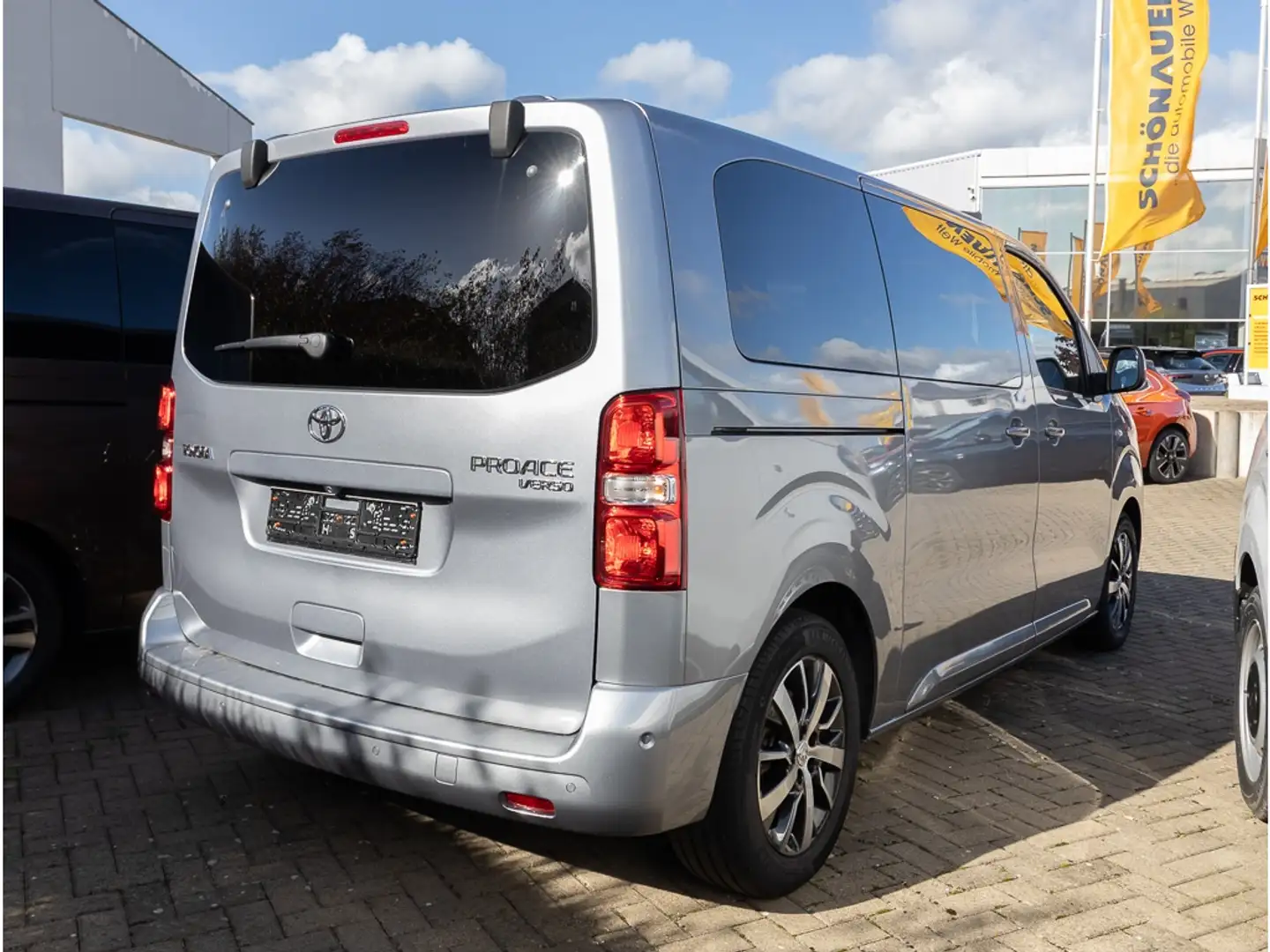 Toyota Proace L1 Shuttle Comfort +WR+SHZ+NAVI+KLIMA+RFK+ Argent - 2
