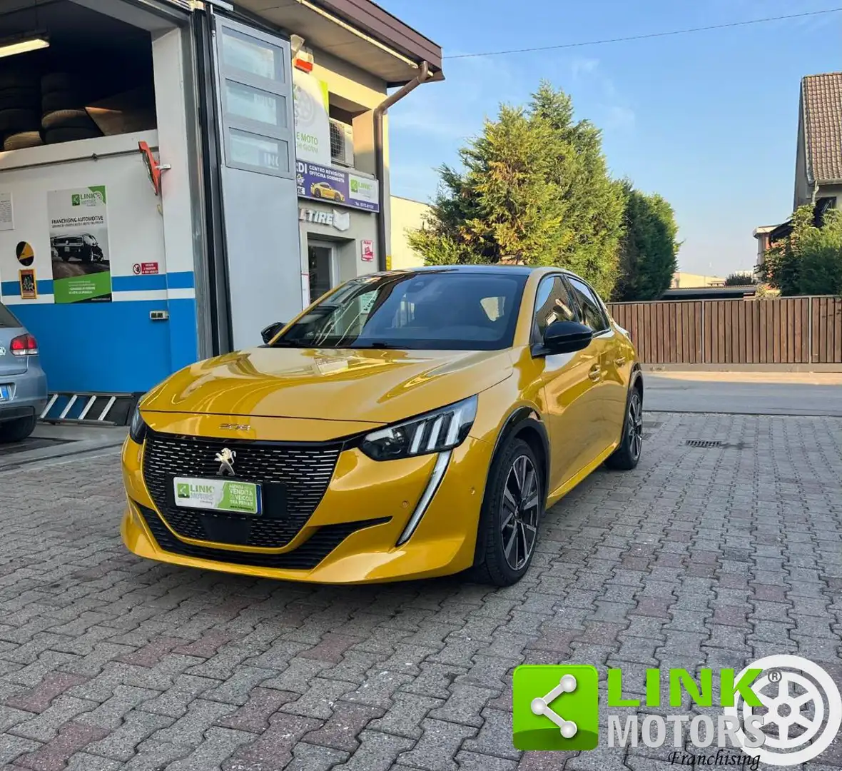 Peugeot 208 1° serie BlueHDi 100 S&S 5 porte GT Line Giallo - 1