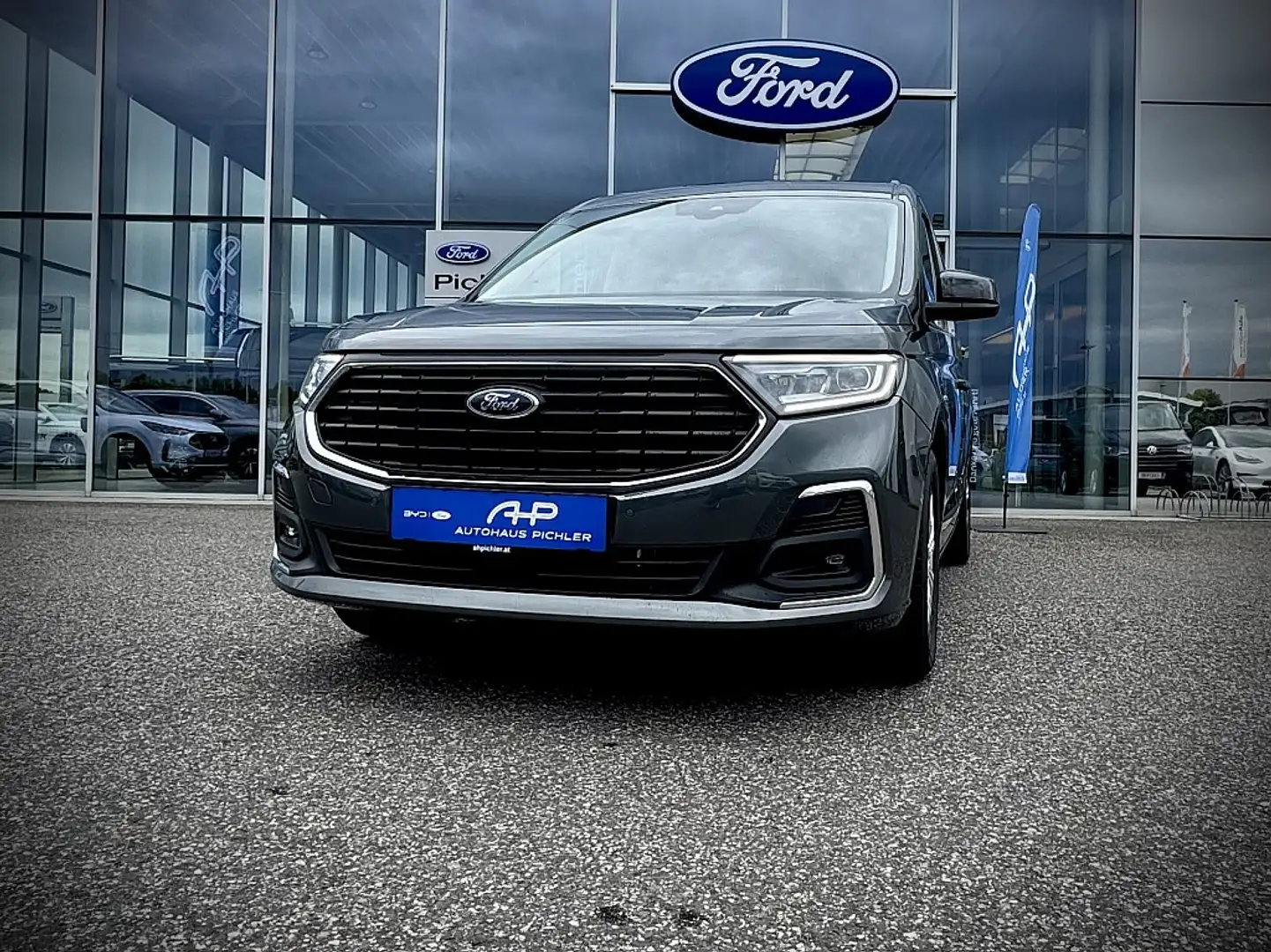 Ford Tourneo Connect 1,5 EcoBoost PHEV L1 Titanium 150PS WOW AKTION Grau - 2