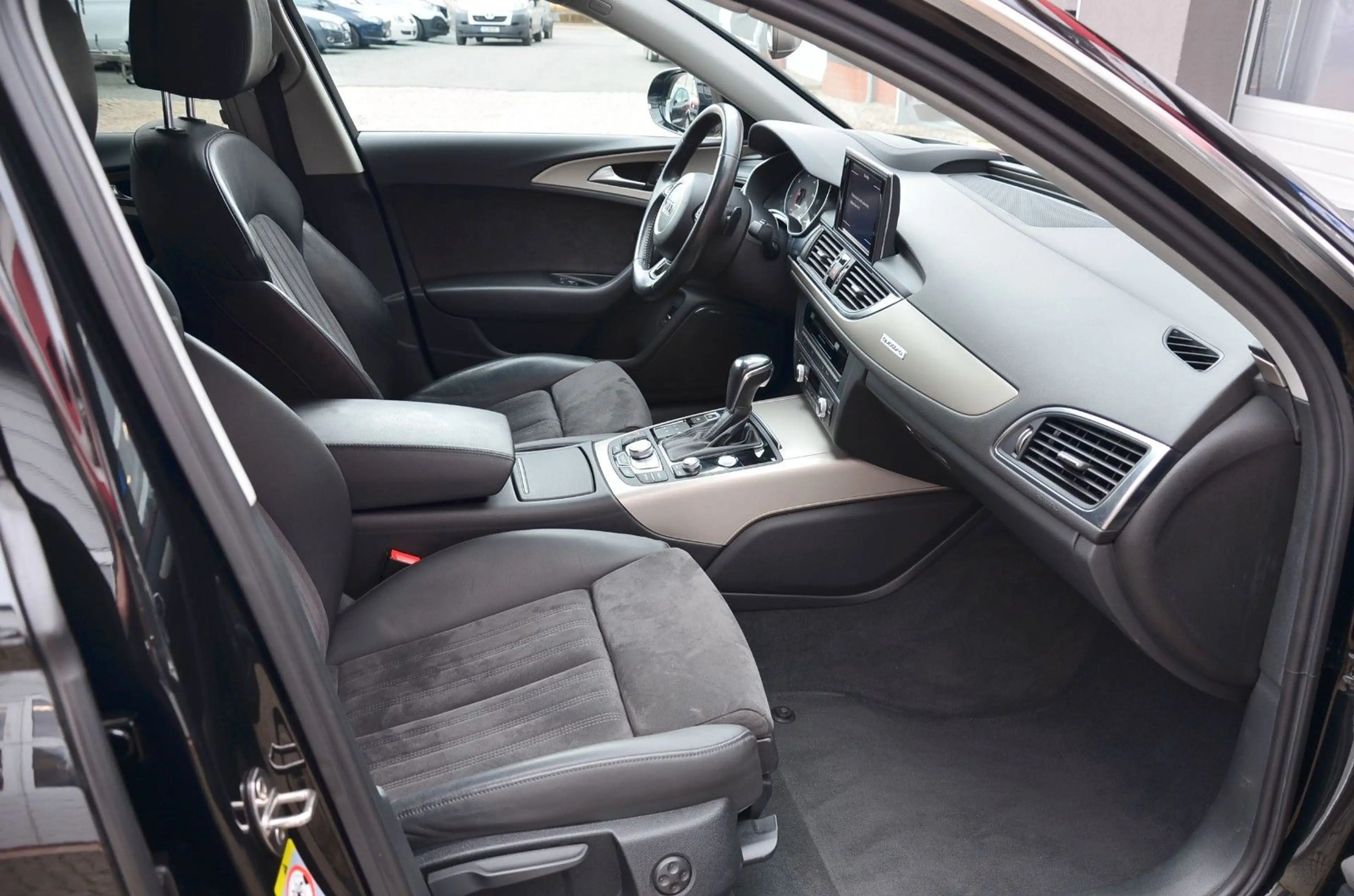 Audi A6 allroad quattro 3.0 TDI *320PS/AHK/MatrixLED* — photo 11