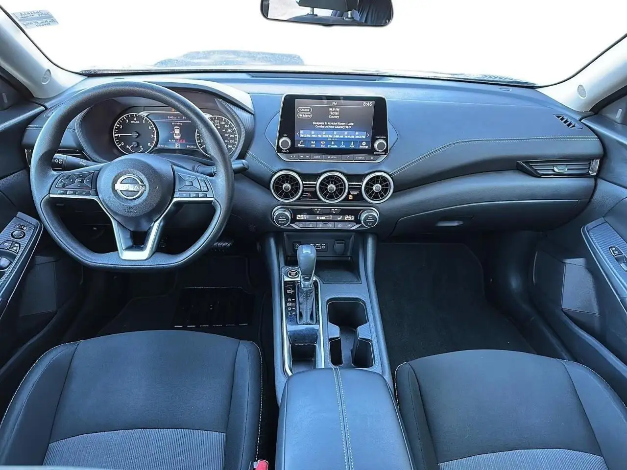 Nissan Sentra снимка Nissan Sentra