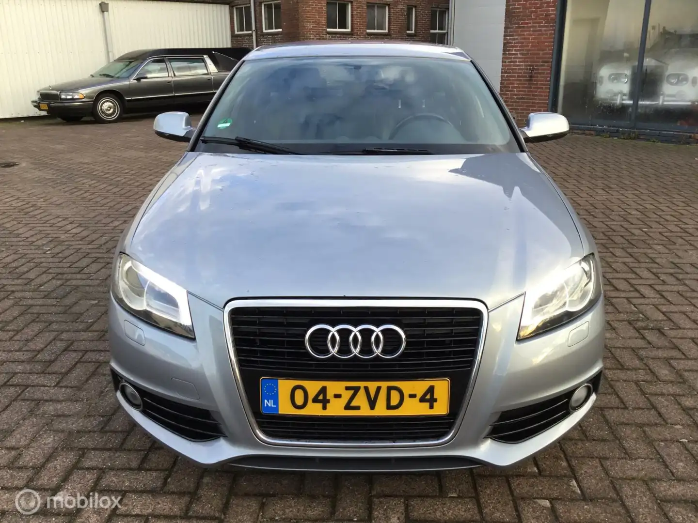 Audi A3 Sportback 1.2 TFSI S Edition Grijs - 2