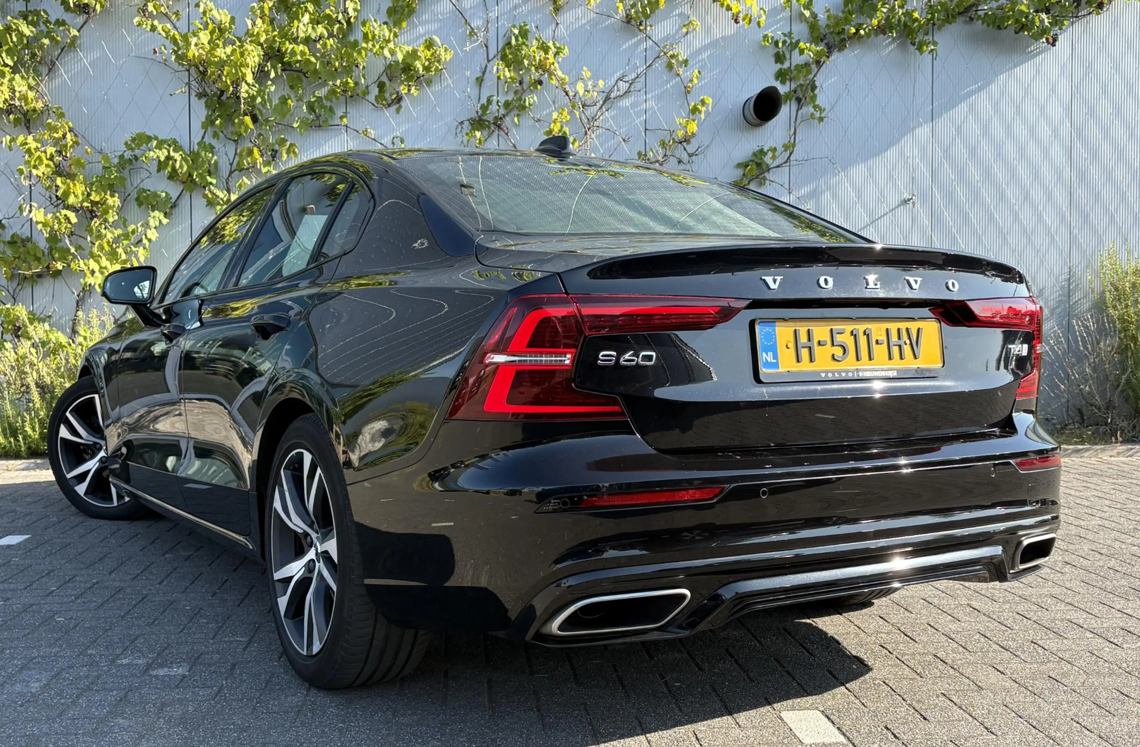 Volvo S60 2.0 T4 R-Design | Achteruitrijcamera | Parkeersens — photo 3