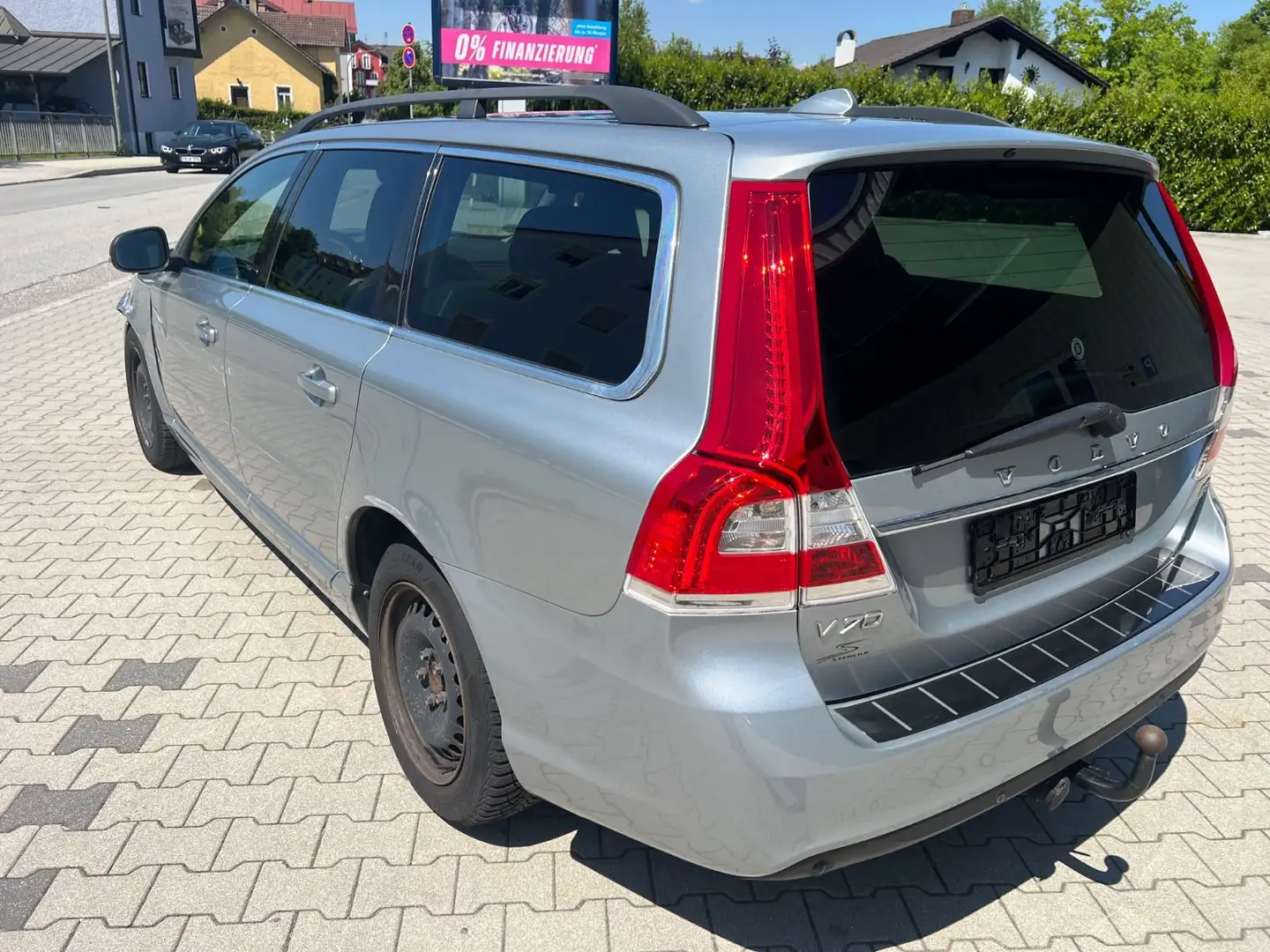 Volvo V70 Kombi Momentum 2.0d 150 PS Airbag+Kühler OK Silber - 2