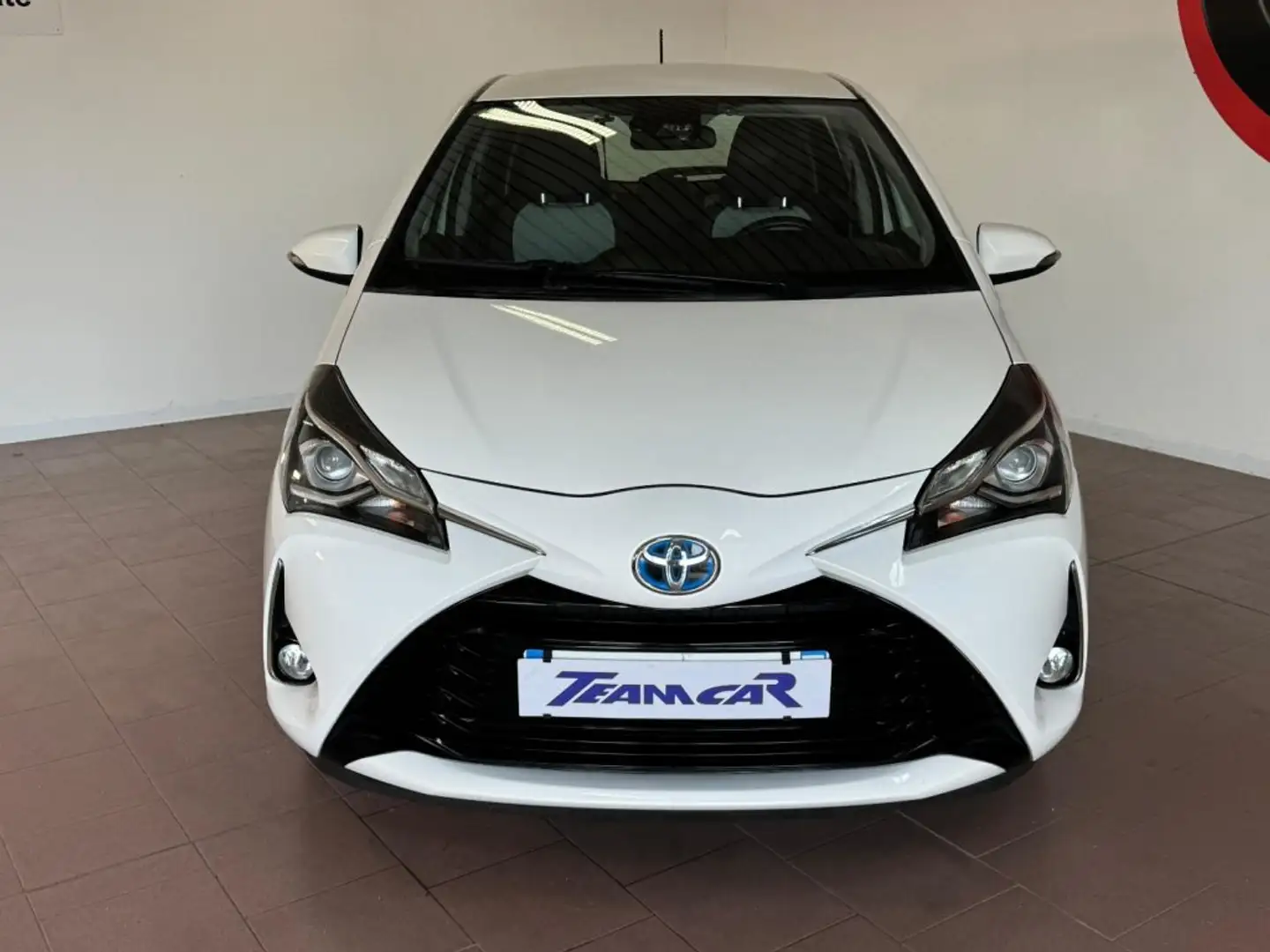 Toyota Yaris 1.5 Hybrid 5 porte Business Iva.esp. Unicopropriet Bianco - 2