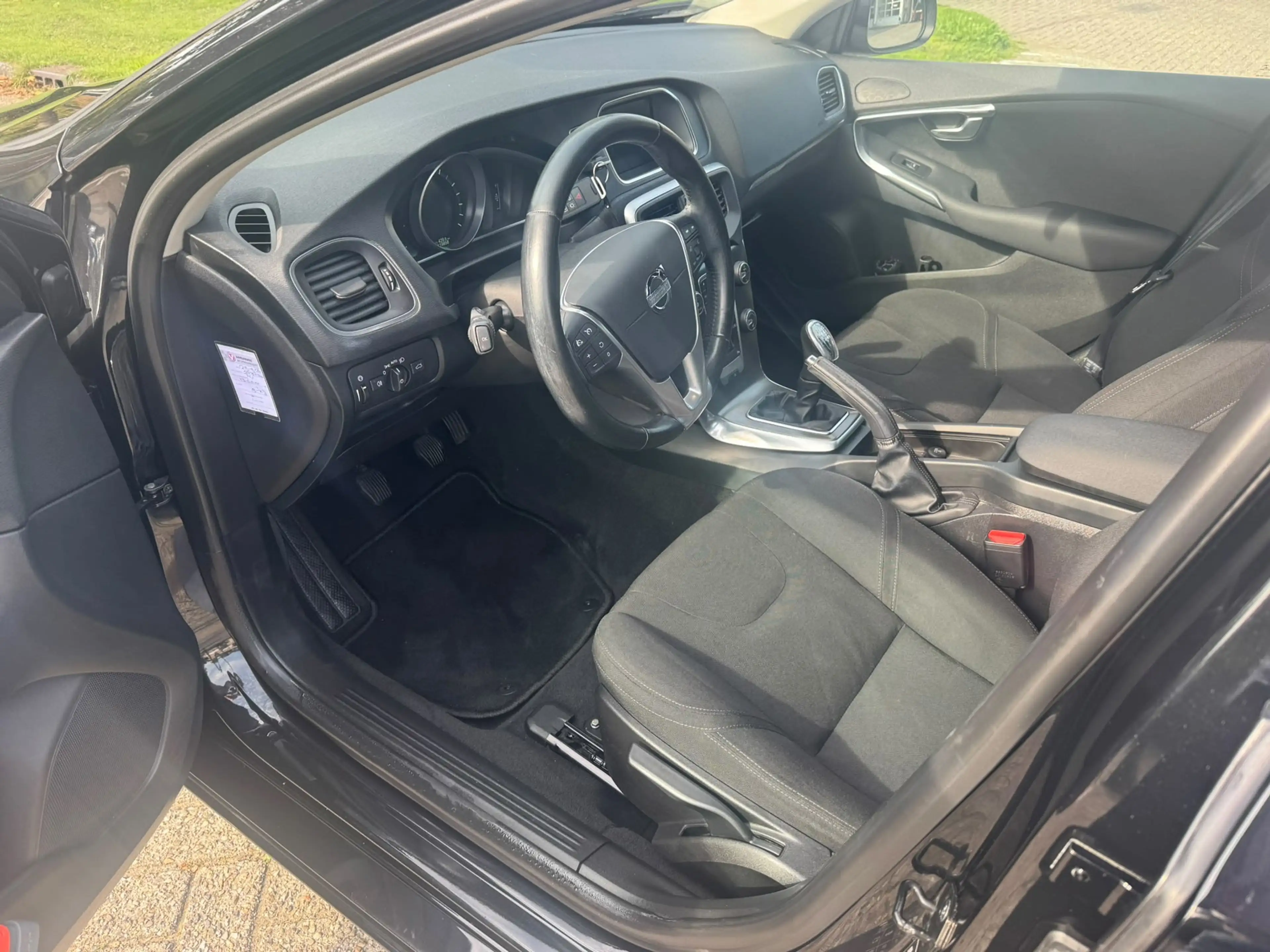 Volvo V40 1.6 T2 Summum — photo 9