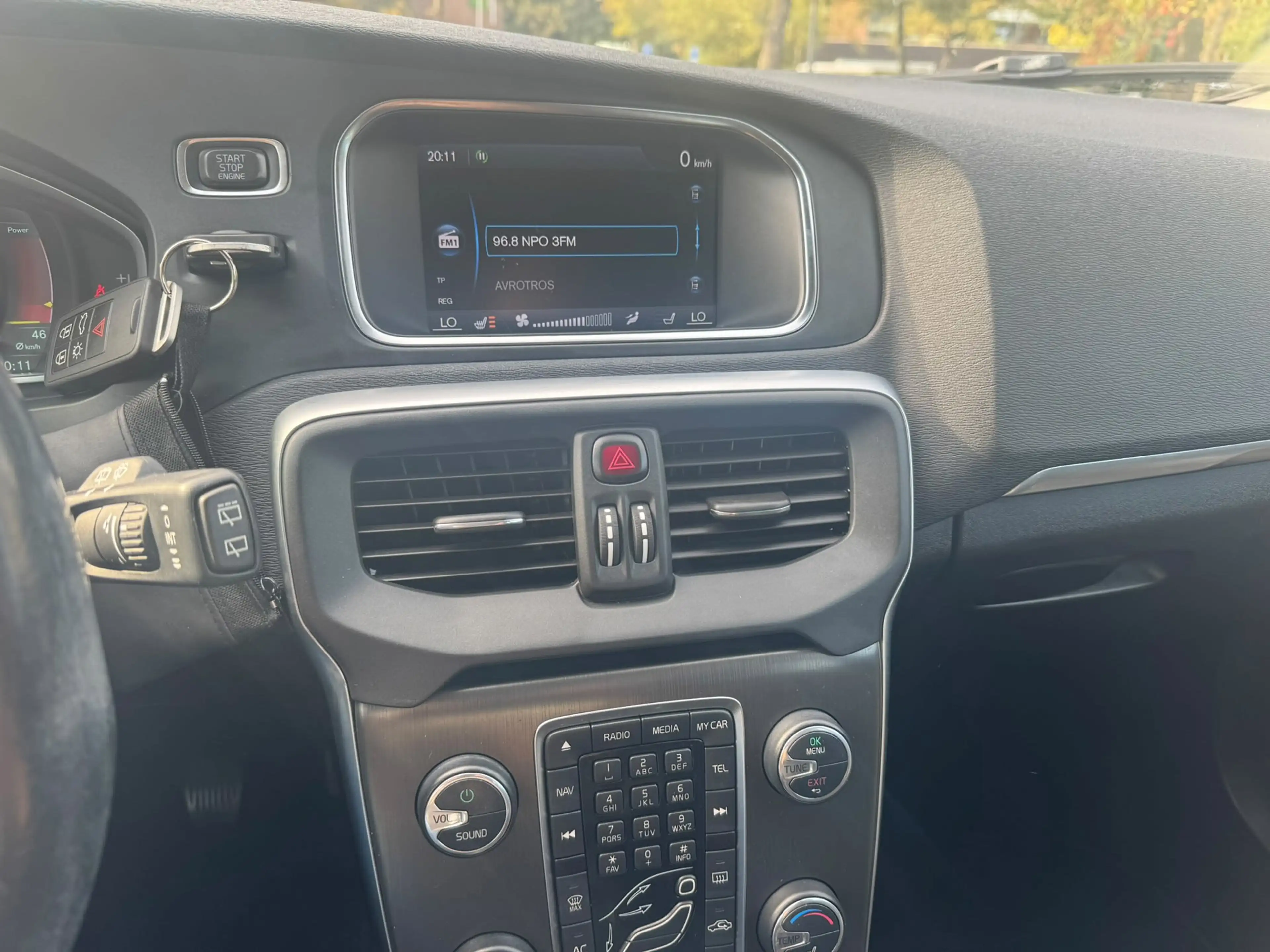Volvo V40 1.6 T2 Summum — photo 14