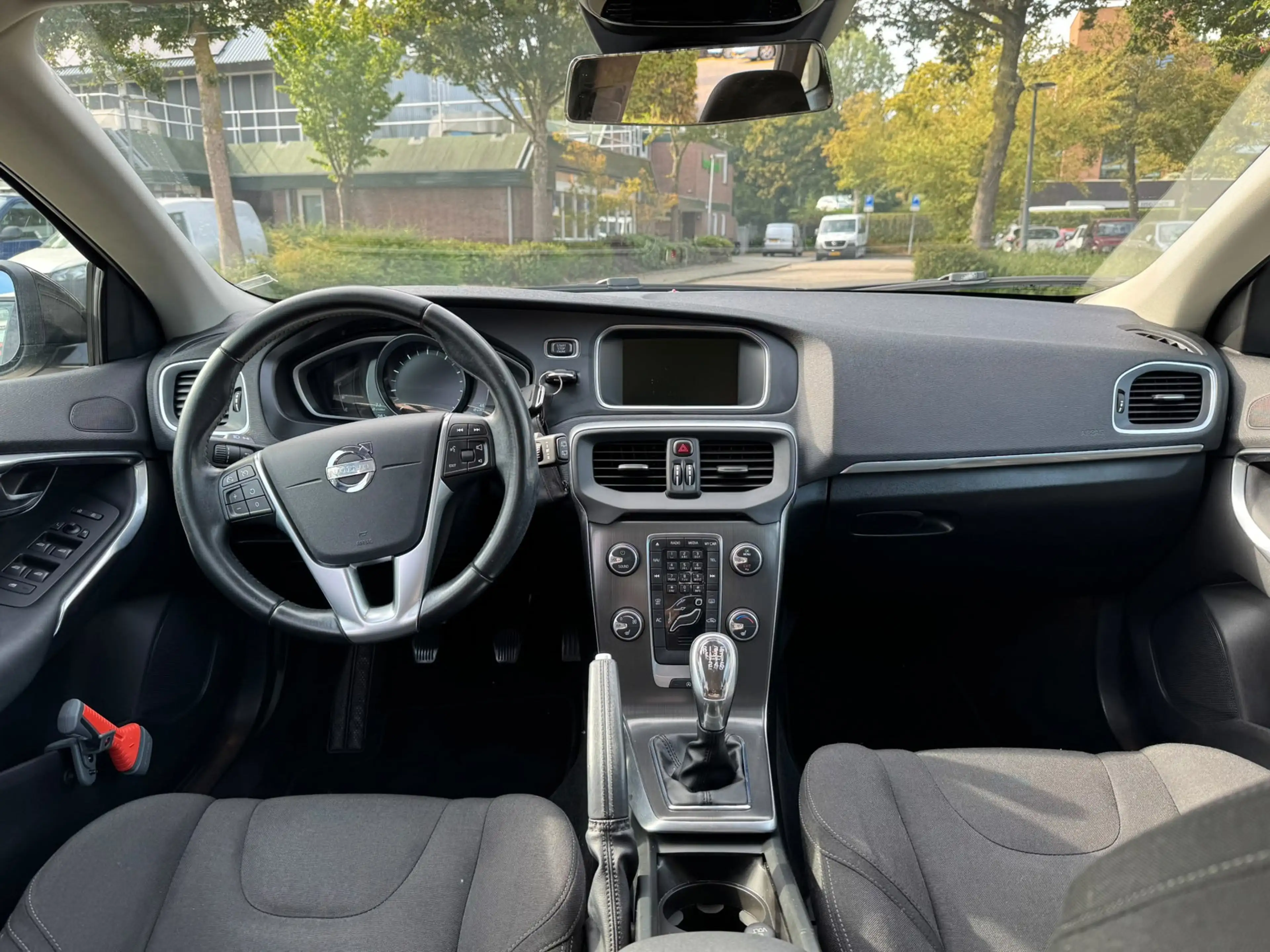 Volvo V40 1.6 T2 Summum — photo 12